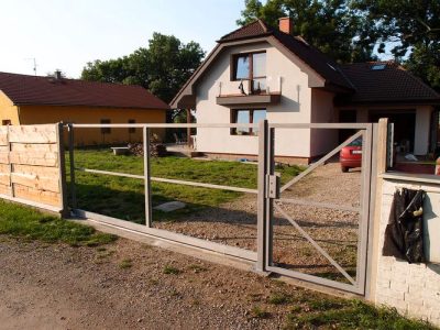 rám posuvné brány a branky pro dřevěnou výplň (Kostomlaty nad Labem)