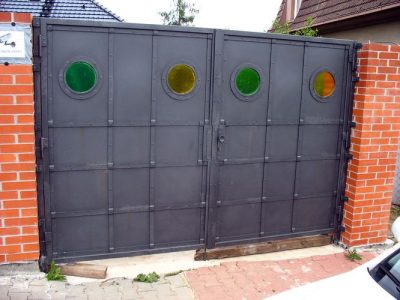 kovaná dvoukřídlá brána NAUTILUS (Praha - Radotín)