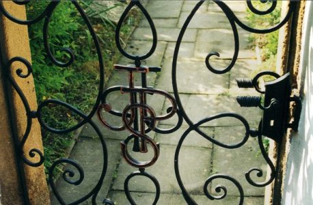 detail provedení monogramu (Praha - Strahov)