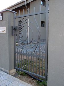 kovaná vstupní branka (Žernovka)