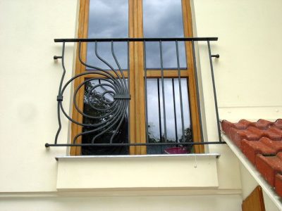 zábradlí francouzského okna (Praha - Troja)