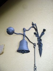 nástěná zvonice (Chotouň)