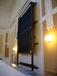mechanický menuboard pro restauraci na Hlavním nádraží v Plzni