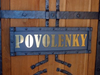 kovaná orientační cedulka (Praha - Podolí)