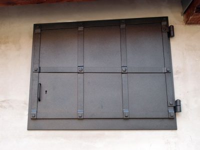 kovaná dvířka do podkroví (Chotouň)