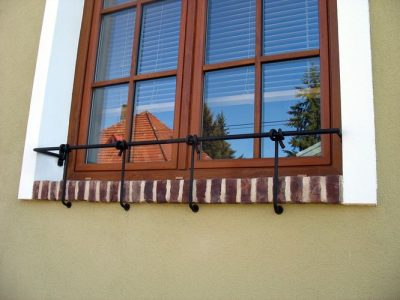 kovaná ohrádka na truhlíky (Nymburk)