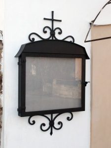 kovaná hřbitovní vitrína (Velenka)