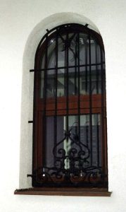 okenní mříž (Praha - Lipence)