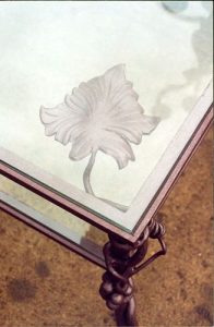 detail provedení stolu VÍNO